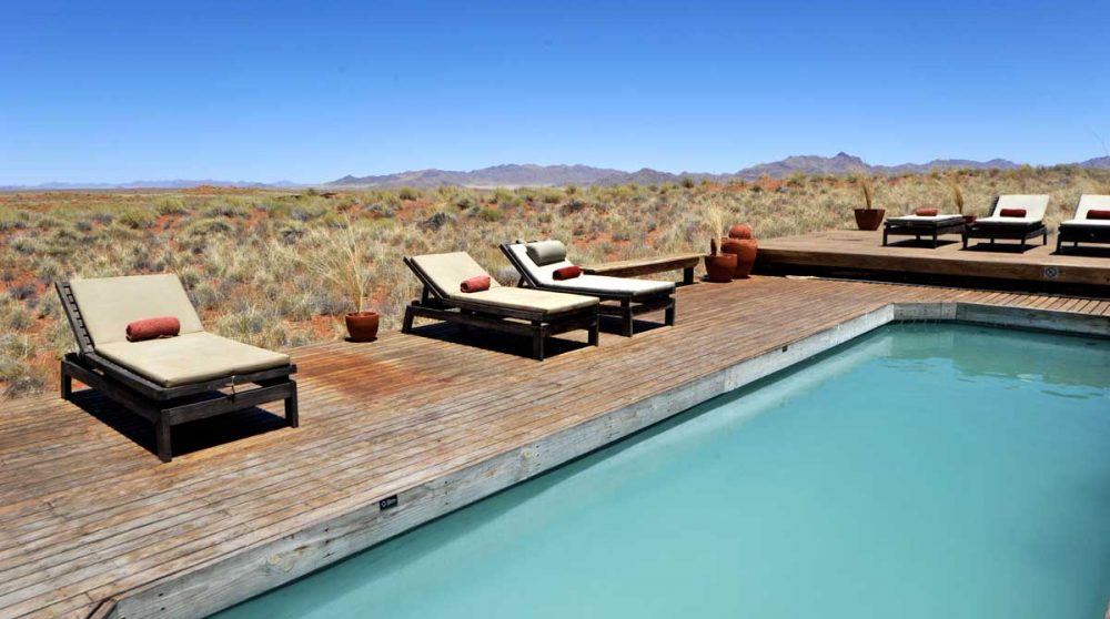 Chaises longues au Wolwedans Dunes Lodge