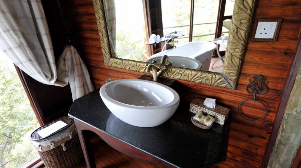 Lavabo dans la salle de bains dans le Serengeti
