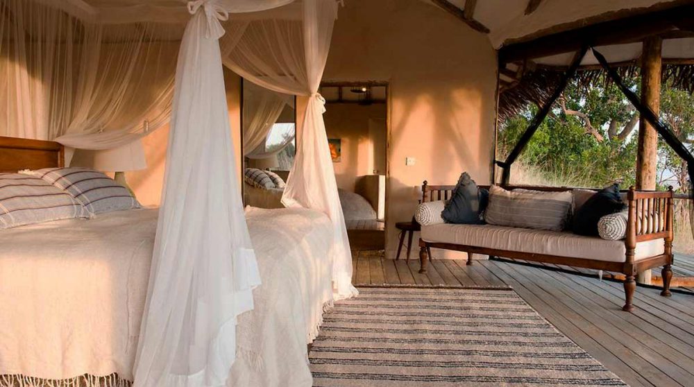 Une banquette dans une chambre dans le parc du Seregenti