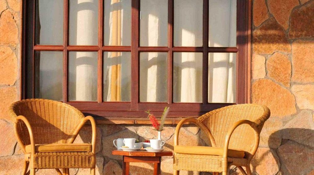 Fauteuils au soleil au Kenya