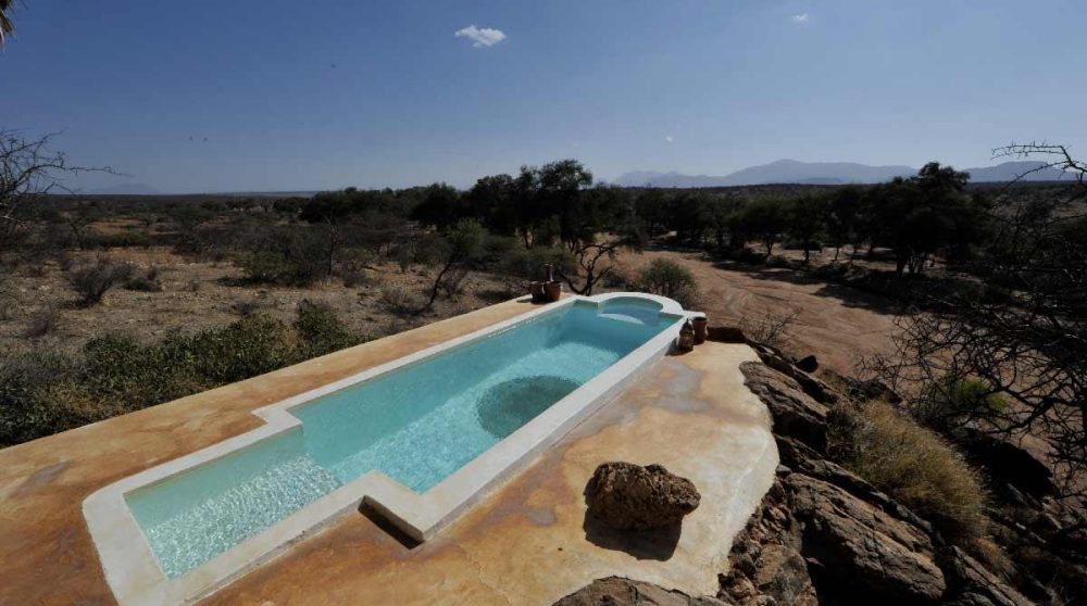 Une piscine privée près de la réserve Samburu