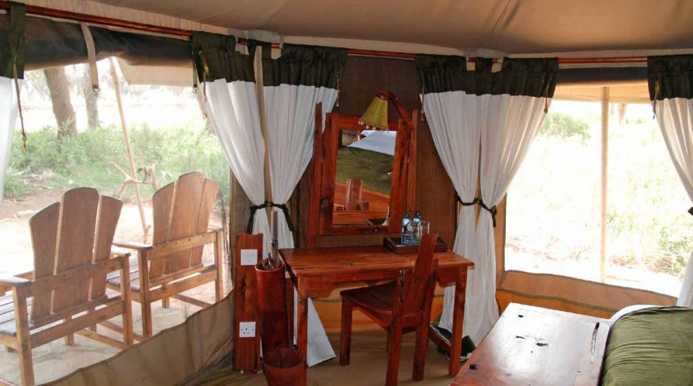 Une tente donnant sur le jardin au Kenya