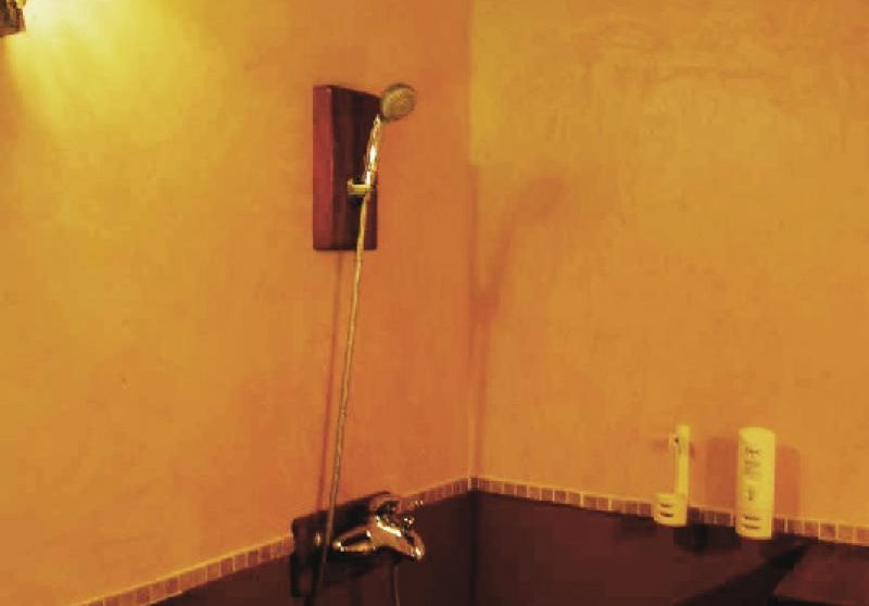 Salle de bains de l'hôtel à Mombasa