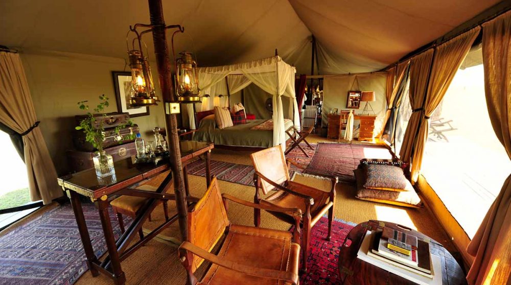 Intérieur d'une tente pour dormir en Tanzanie