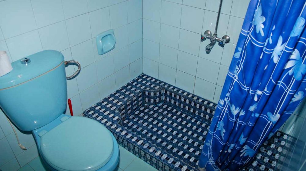 Une salle de bains de l'hôtel en Tanzanie