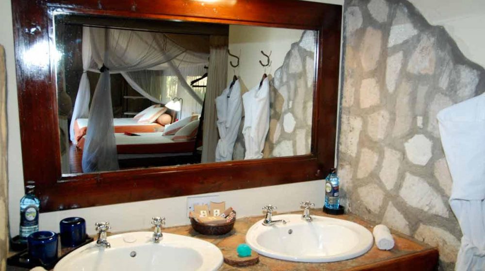 Lavabos dans une salle de bains au Kenya