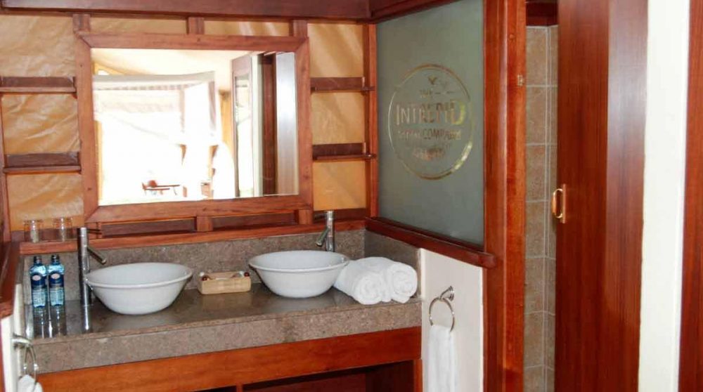 Vasques dans la salle de bains au Kenya