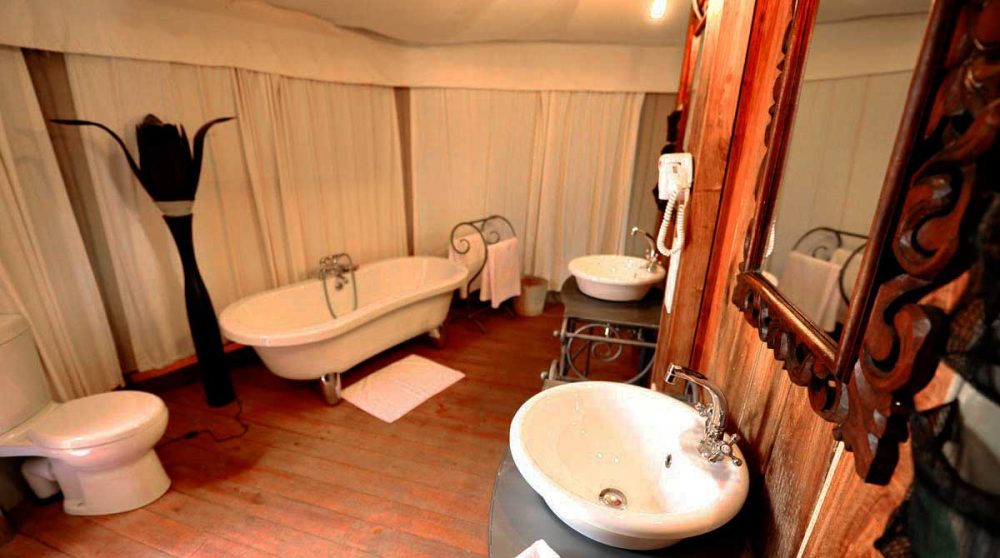 Autre vue de la salle de bains du camp