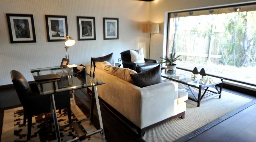 Autre vue d'un salon dans une chambre