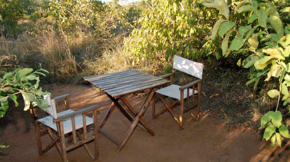 Table dans le jardin