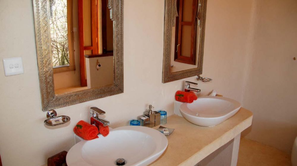 Lavabos dans une salle de bains