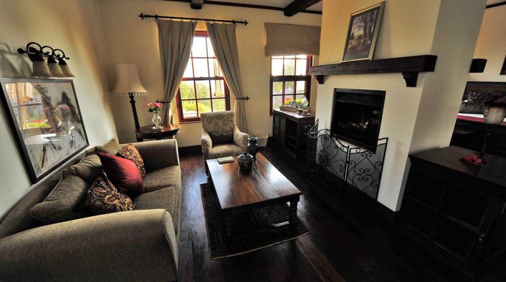 La cheminée dans le salon