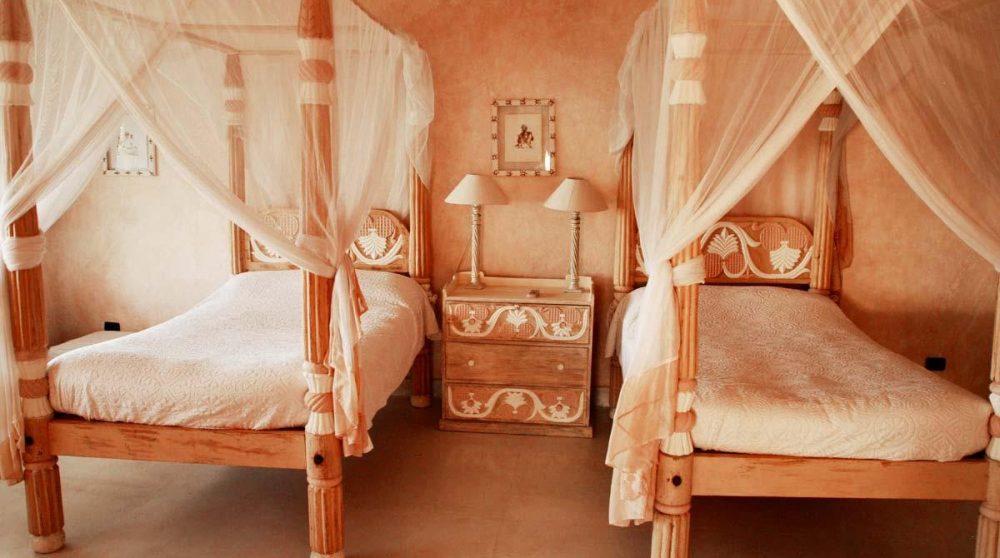 Chambre avec deux lits