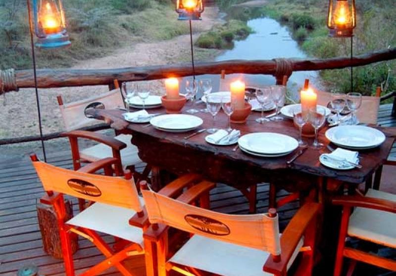 Dîner face à la rivière