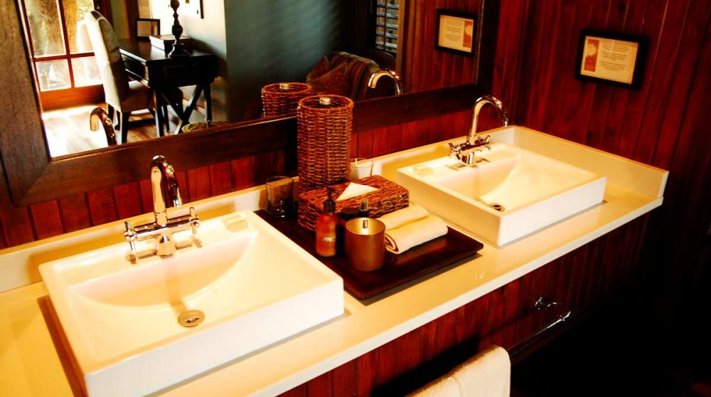 Lavabos dans une salle de bains dans le Kwazulu Natal