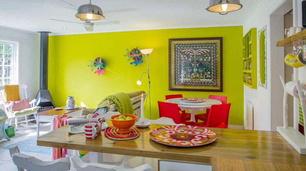 Vue du salon depuis la cuisine en Afrique du Sud