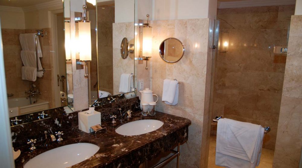 Douche dans une chambre deluxe au Cap