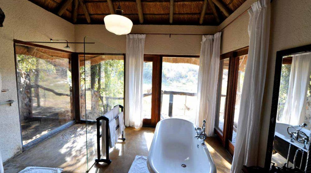 Grande salle de bains dans une chambre en Afrique du Sud