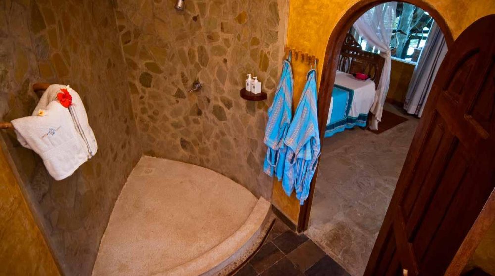 La salle de bains d'une villa à Mombasa