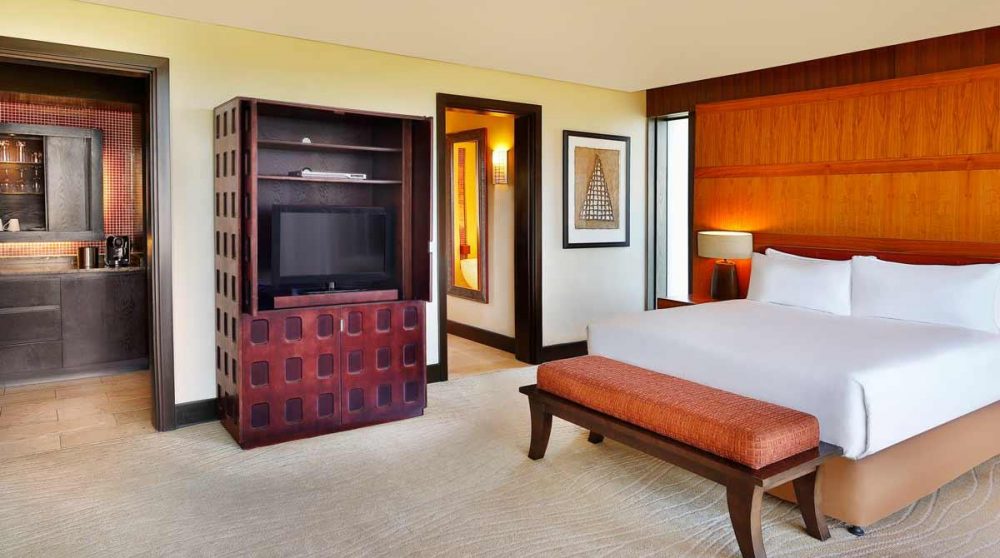 La chambre et la salle de bains