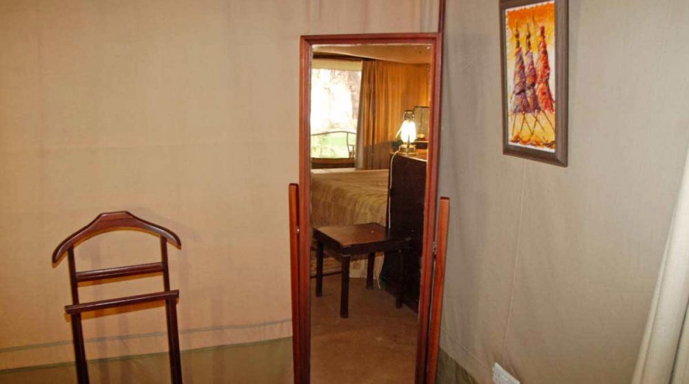 Miroir dans une chambre