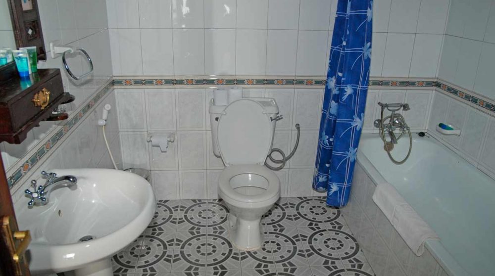 La baignoire dans la salle de bains