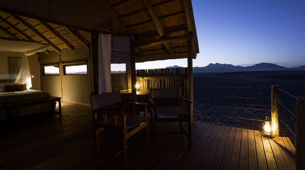 Terrasse d'une chambre la nuit