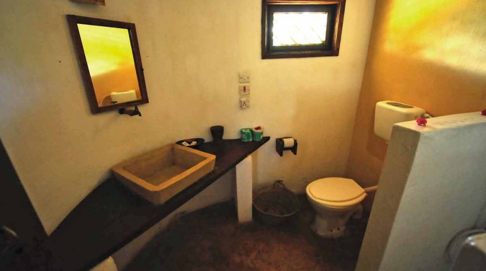 La petite salle d'eau de l'un des bungalows