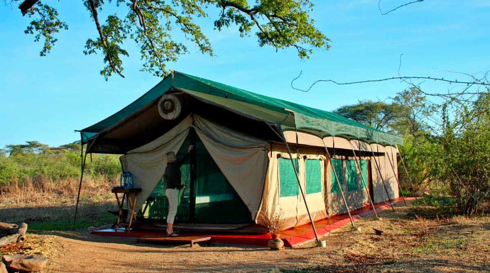 Une tente famille au camp