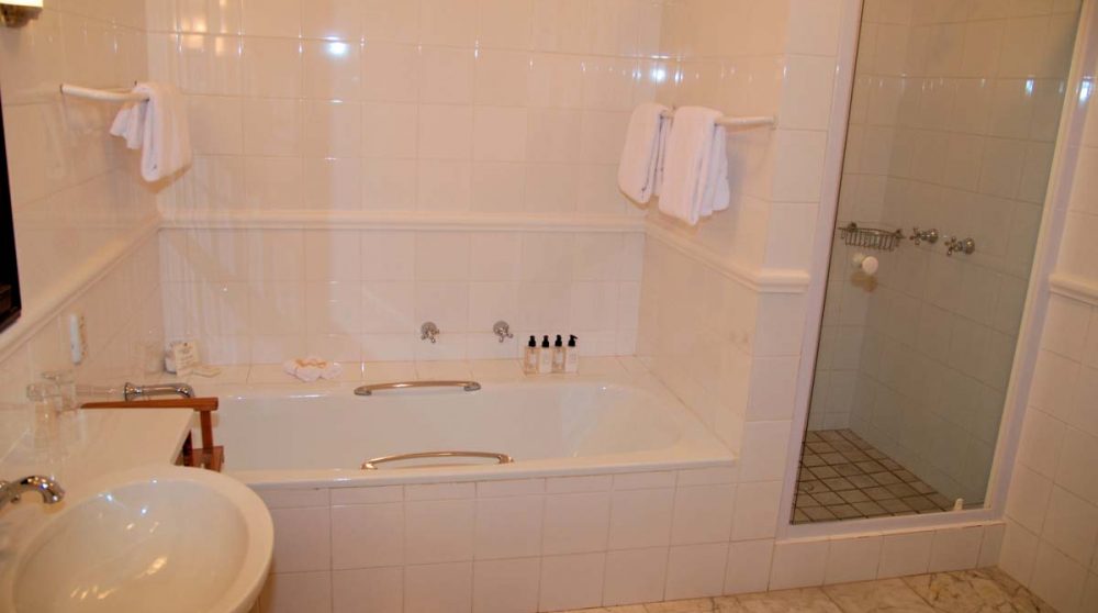 Une salle de bains de l'hôtel Constantia Uitsig
