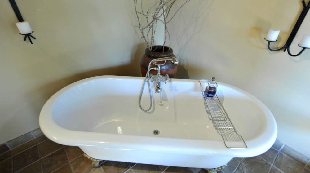 Baignoire dans une Luxury suite de l'Elephant Plains