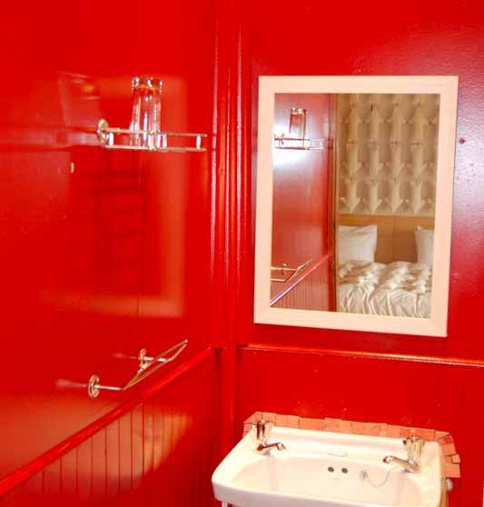 Lavabos dans une salle de bains au Graskop Hotel