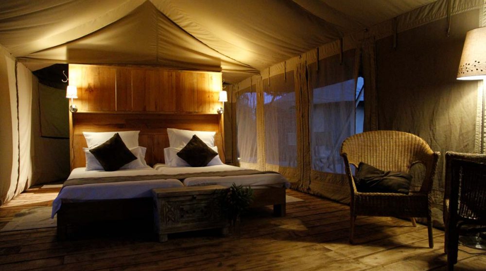 Une chambre la nuit au Grumeti Hills