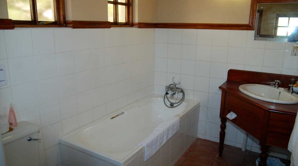 La salle de bains d'une chambre standard de l'hôtel Hulala Lakeside Lodge