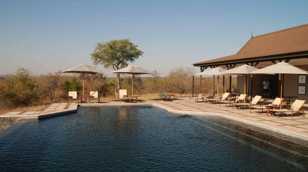 Autre vue de la piscine du Kirkmans Camp