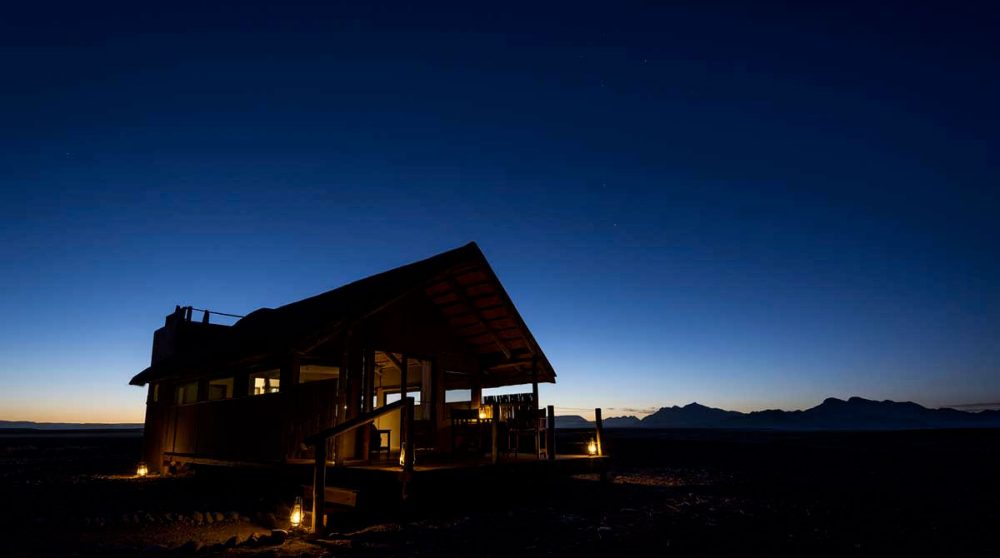 Chambre du Kuala Desert Lodge la nuit