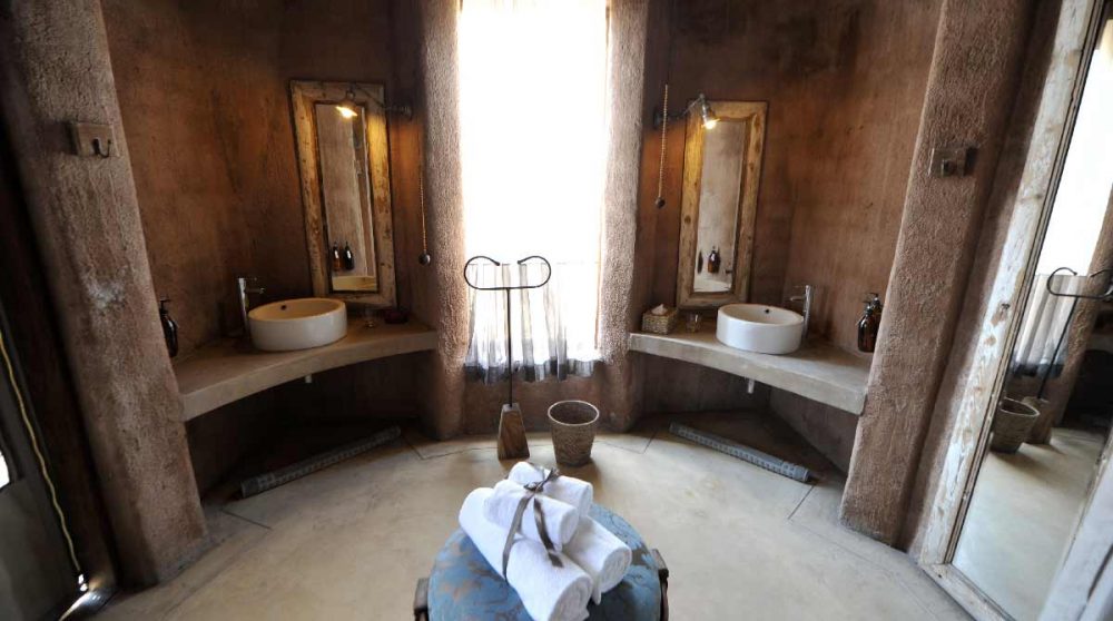 Salle de bains à l'Onguma Fort Lodge