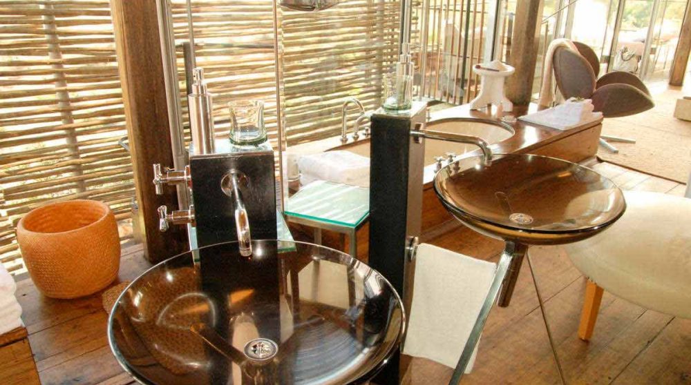 La salle de bains d'une suite du Singita Lelombo