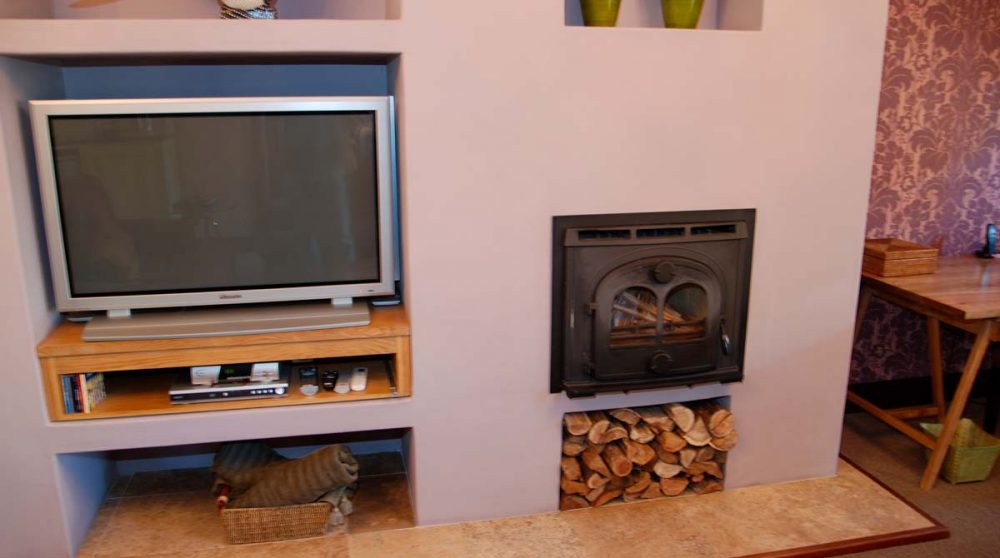 Cheminée dans le salon d'une suite en Afrique du Sud