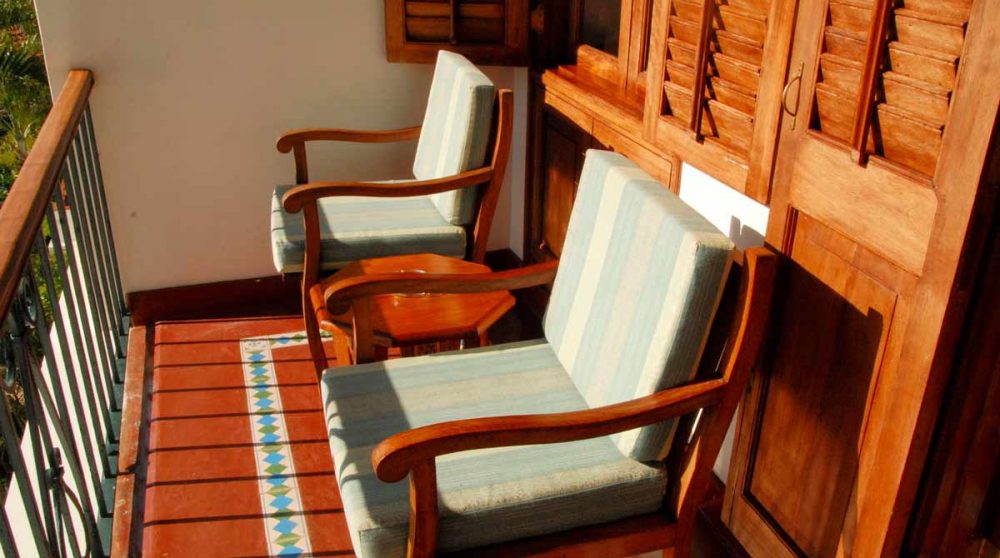 Fauteuils sur le balcon en Tanzanie