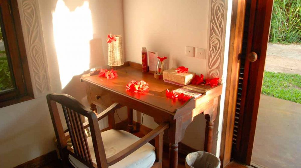 Le coin bureau dans une chambre à Zanzibar