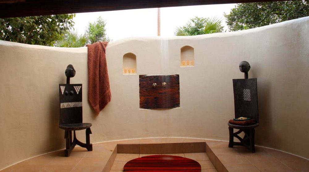 La douche extérieure à Selous