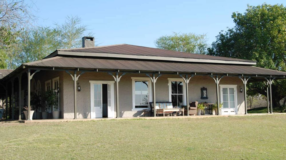 L'extérieur d'une chambre à Sabi Sand