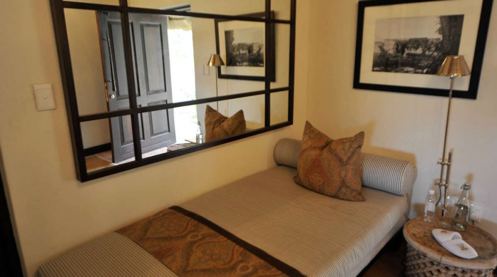 Espace détente dans une chambre