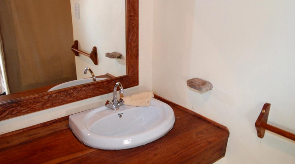 Lavabo dans la salle de bains