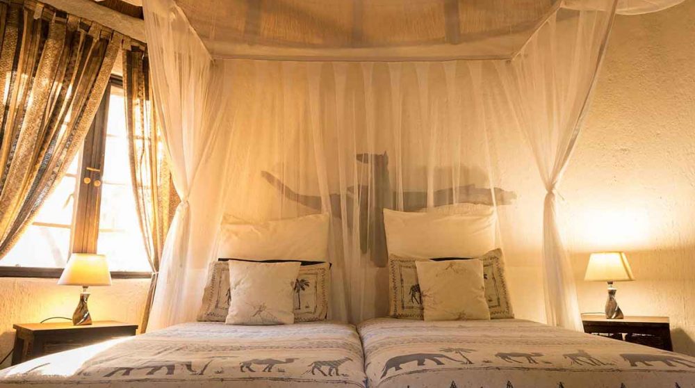 Le lit le soir près du parc Kruger