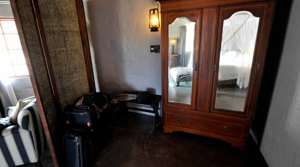 Un coin avec une armoire