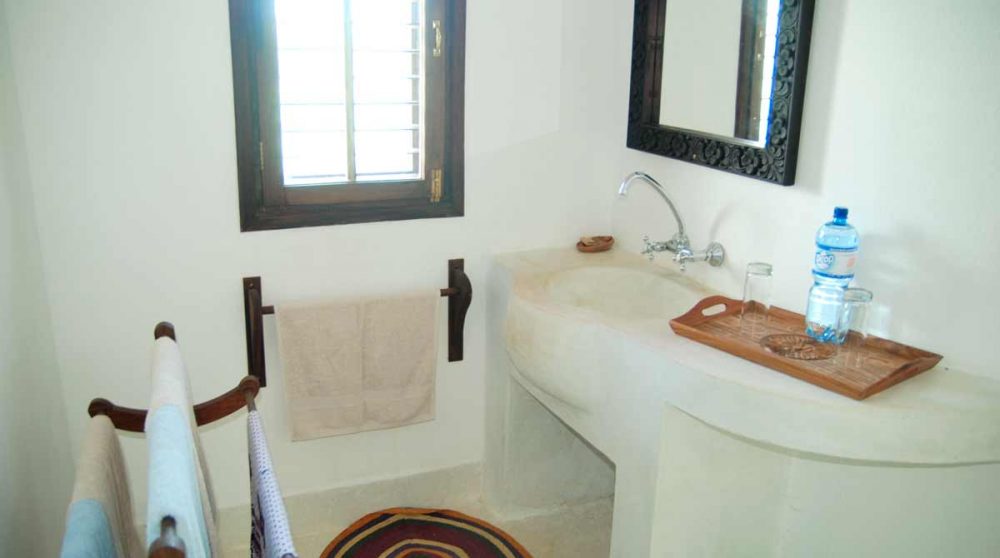 La salle de bains d'une suite en Tanzanie