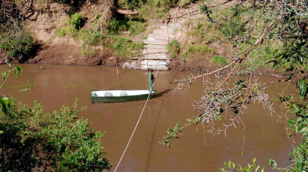Un bateau sur le marécage