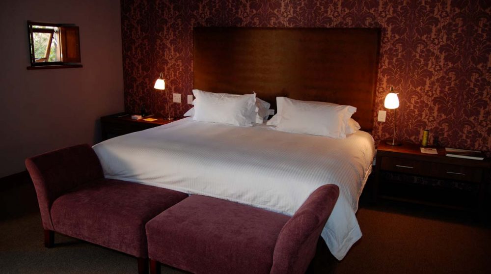 Le lit dans une suite à Franschhoek
